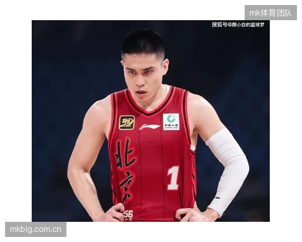 转投北京的陈盈骏转型为顶级组织者，其冷静的球场调度盘活了全队进攻。
